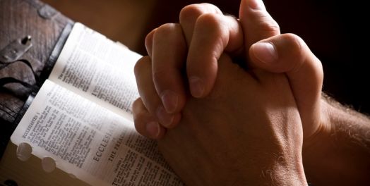 上帝谴责约伯的朋友（约伯记42:7-9）