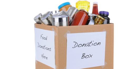 以西结书18:7b —— 义人不抢夺人，反而把食物给饥饿的人吃，把衣服给赤身的人穿