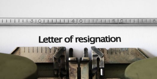 主题B：忠实地见证上帝的苦难，同时也是带着赏赐的（但 3）