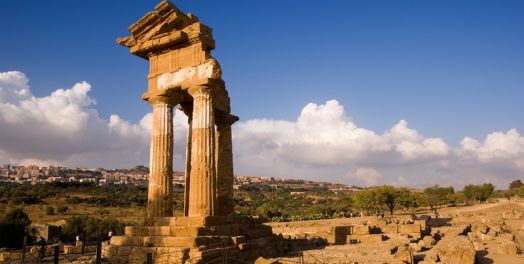 主题A反复：上帝将推翻异教的王国，并代之以自己的王国（但 7）